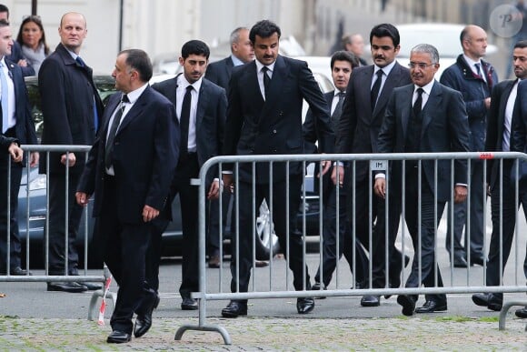 L'émir Sheikh Tamim bin Hamad al-Thani et son frère Joaan bin Hamad bin Khalifa al-Thani lors des obsèques de Christophe de Margerie, président de Total décédé dans un accident d'avion, en l'église Saint-Sulpice à Paris, le 27 octobre 2014