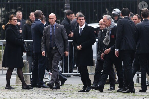 Manuel Valls et Bernard Cazeneuve lors des obsèques de Christophe de Margerie, président de Total décédé dans un accident d'avion, en l'église Saint-Sulpice à Paris, le 27 octobre 2014