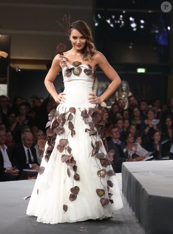 Valérie Begue défile lors du 20ème Salon du Chocolat, à la Porte de Versailles à Paris, le 28 octobre 2014.