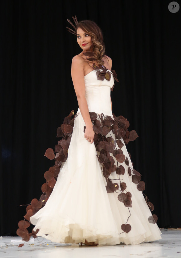 Valérie Bègue défile lors du 20ème Salon du Chocolat, à la Porte de Versailles à Paris, le 28 octobre 2014.