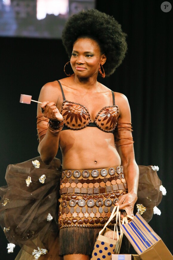 Muriel Hurtis lors du défilé du 20ème Salon du Chocolat à la Porte de Versailles à Paris, le 28 octobre 2014.