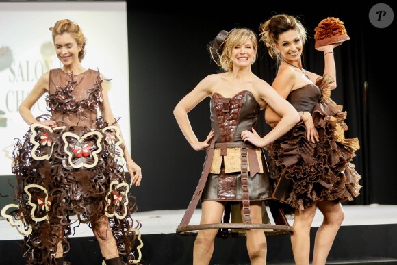 Véronique Mounier, Louise Ekland, Adeline Blondieau lors du défilé du 20ème Salon du Chocolat à la Porte de Versailles à Paris, le 28 octobre 2014.