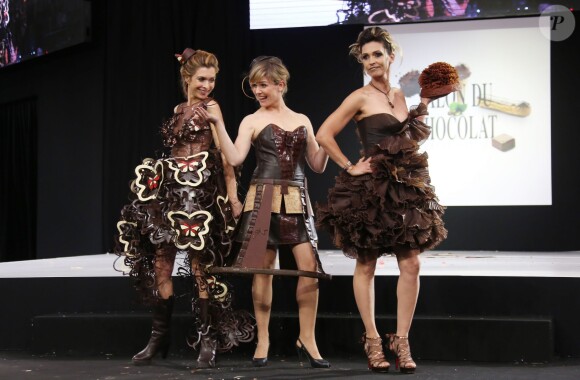 Véronique Mounier, Louise Ekland, Adeline Blondieau lors du défilé du 20ème Salon du Chocolat à la Porte de Versailles à Paris, le 28 octobre 2014.