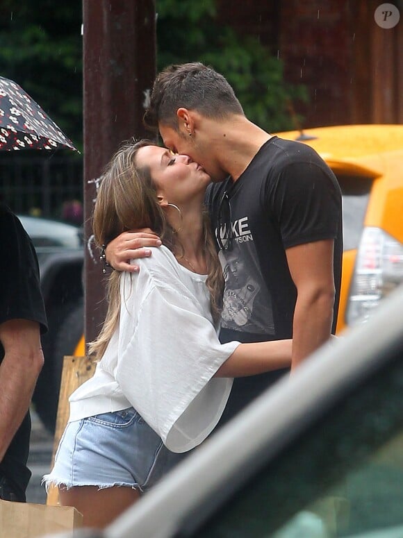 Mesut Özil et sa petite amie Mandy Capristo à New York, le 14 juin 2013