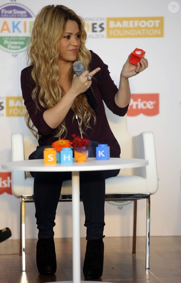 La chanteuse Shakira, enceinte, présente sa collection de jouets en collaboration avec Fisher-Price à Barcelone le 27 octobre 2014