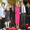 Simon Helberg, Melissa Rauch, Johnny Galecki, Kaley Cuoco, Jim Parsons, Kunal Nayyar réunis pour dévoiler l'étoile de Kaley Cuoco sur le Walk Of Fame à Hollywood, le 29 octobre 2014