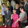 Simon Helberg, Melissa Rauch, Johnny Galecki, Jim Parsons, Kunal Nayyar entourent  Kaley Cuoco qui reçoit son étoile sur le Walk Of Fame de Hollywood, le 29 octobre 2014