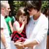 Katie Holmes et sa fille Suri à Los Angeles, le 19 juillet 2008. 