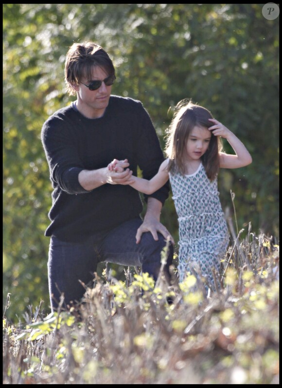 Tom Cruise avec sa fille Suri à Boston, le 10 octobre 2009. 