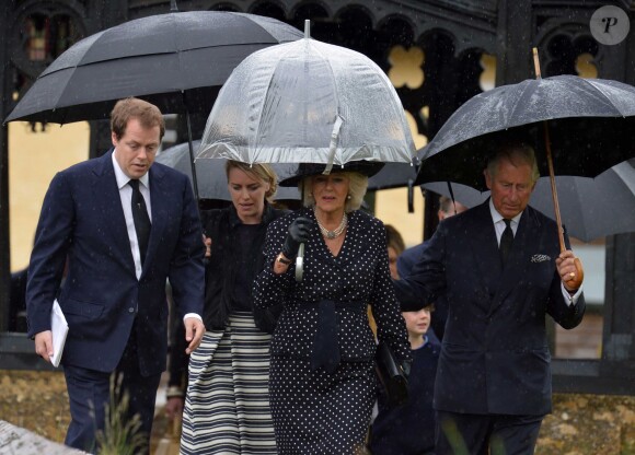 Tom Parker Bowles avec sa mère Camilla et le prince Charles le 1er mai 2014 aux obsèques de son oncle Mark Shand
