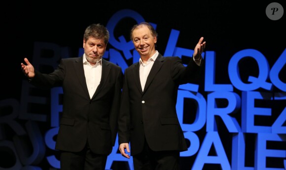 Philippe Chevallier et Régis Laspalès lors du filage de leur piece "Vous reprendrez bien quelques sketches ?" au théâtre de la Renaissance à Paris le 22 janvier 2014