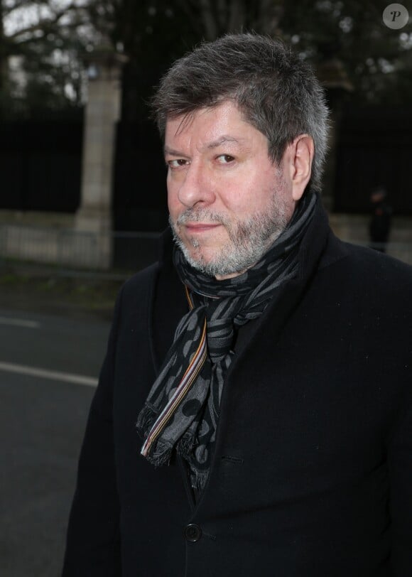 Exclusif - Régis Laspalès lors de son arrivée à l'enregistrement de l'émission "Vivement dimanche" à Paris le 22 janvier 2014