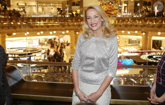 Jerry Hall - Jerry Hall donne le coup d'envoi des illuminations de Noël aux Galeries Lafayette à Paris, le 5 novembre 2014.