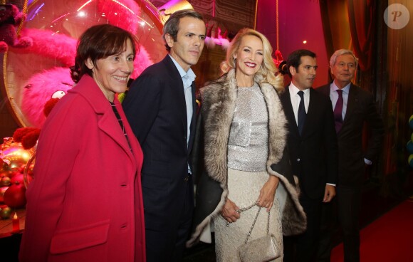 Nicolas Houzé (Directeur général de la branche grands magasins des Galeries Lafayette), Philippe Houzé (Président du Directoire du groupe Galeries Lafayette), Jerry Hall, Agnès Vigneron (Directrice des Galeries Lafayette Paris-Haussmann), Guillaume Houzé (Directeur de l'image et de la communication du groupe Galeries Lafayette) - Jerry Hall donne le coup d'envoi des illuminations de Noël aux Galeries Lafayette à Paris, le 5 novembre 2014.