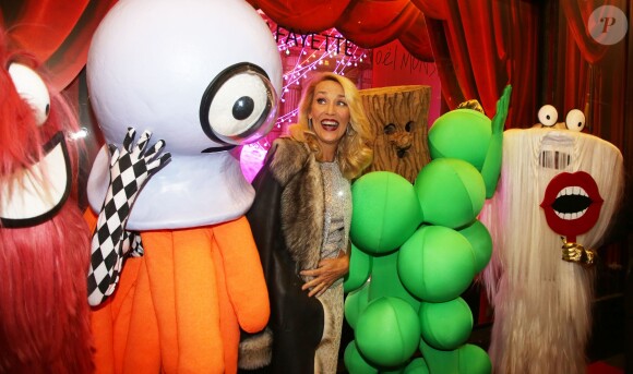 Jerry Hall - Jerry Hall donne le coup d'envoi des illuminations de Noël aux Galeries Lafayette à Paris, le 5 novembre 2014.