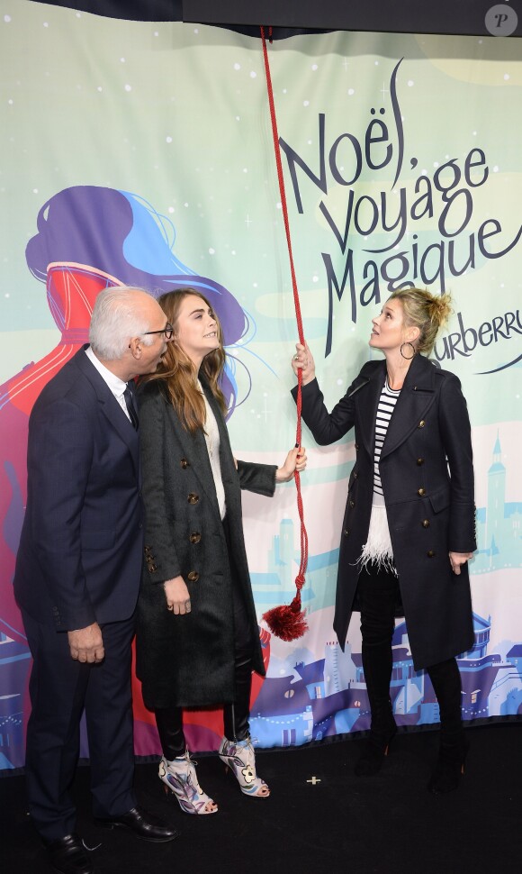 Paolo de Cesare, Cara Delevingne et Kate Moss lors de l'inauguration des vitrines de Noël du magasin Printemps Haussmann à Paris, le 6 novembre 2014.