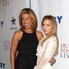 Jennifer Lopez, au côté de la journaliste Hoda Kotb, présente son livre "True Love" à New York, le 6 novembre 2014. 