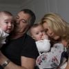 Exclusif - Jean-Marie Bigard, Lola Marois et leurs adorables jumeaux Jules et Bella.