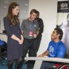 Kate Middleton, enceinte, a rencontré le jeune Sheik Sheik alors qu'elle visitait le 12 novembre 2014 le GSK Human Performance Lab à Brentford (ouest de Londres) dans le cadre de son patronage de SportsAid.