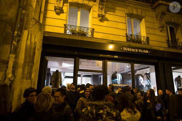 La boutique Surface to Air, située dans le 3e arrondissement, a accueilli la soirée de lancement du bomber Brodinski x Surface to Air. Paris, le 13 novembre 2014.