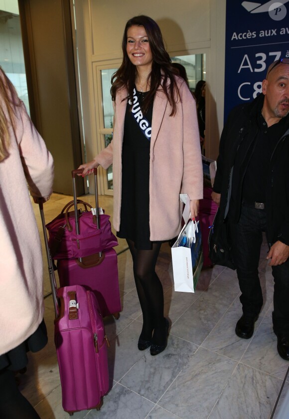 Semi-Exclusif - Janyce Guillot (Miss Bourgogne 2014) au départ de l'aéroport de Paris-Charles-de-Gaulle à destination de Punta Cana, le 14 novembre 2014.