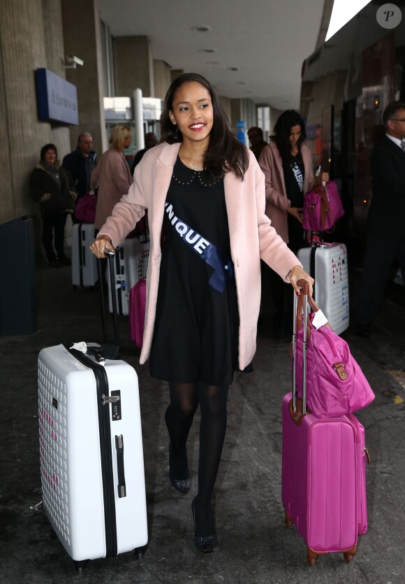 Semi-Exclusif - Moëra Michalon (Miss Martinique) au départ de l'aéroport de Paris-Charles-de-Gaulle à destination de Punta Cana, le 14 novembre 2014.