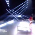 La sexy Shy'm interprète "L'effet de serre", son nouveau single sur le plateau de "Danse avec les stars 5" sur TF1. Samedi 16 novembre 2014.