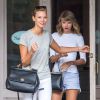 Taylor Swift et Karlie Kloss ont déjeuné ensemble au restaurant Sarabeth à New York. Le 14 juillet 2014.