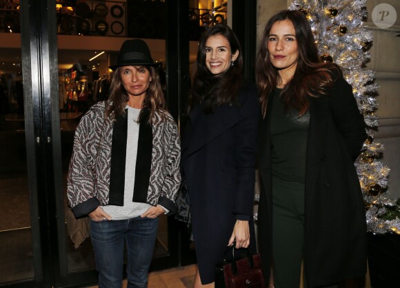 Axelle Laffont, Louise Monot et Zoé Félix assistent aux illuminations de Noël et de la Tombola du Comité du Faubourg-Saint-Honoré. Paris, le 18 novembre 2014.