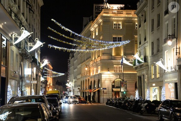 Le quartier du Faubourg-Saint-Honoré, illuminé pour les fêtes de fin d'année lors du Winter Time 2014. Paris, le 18 novembre 2014.