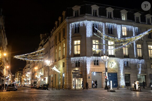 Le quartier du Faubourg-Saint-Honoré, illuminé pour les fêtes de fin d'année lors du Winter Time 2014. Paris, le 18 novembre 2014.