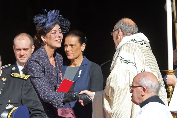 La princesse Caroline et la princesse Stéphanie de Monaco à la sortie de la cathédrale de Monaco après la messe d'action de grâce célébrée par Monseigneur Barsi pour la Fête nationale, le 19 novembre 2014