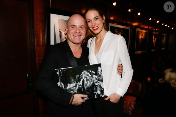 Renaud Corlouer et sa femme - Soirée de lancement du livre "Johnny Hallyday on the road" de Renaud Corlouer au Buddha-Bar à Paris, le 18 novembre 2014.