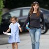Jennifer Garner se promène avec sa fille Seraphina à Santa Monica, le 30 octobre 2014