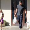 Ben Affleck emmène ses filles Seraphina et Violet au Farmers Market à Pacific Palisades, le 16 novembre 2014.