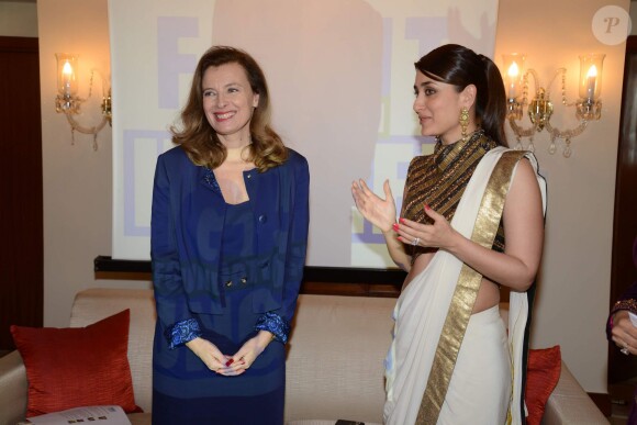 La superstar de Bollywood Kareena Kapoor au côté de Valérie Trierweiler, invitée d'honneur d'un déjeuner à Mumbaï en Inde le 27 janvier 2014 au Trident Hotel, dans le cadre du déplacement au nom d'Action contre la faim