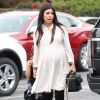 Kourtney Kardashian, enceinte, dans les rues de Beverly Hills, le 20 novembre 2014. 