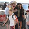 David Beckham et sa femme Victoria en compagnie de leurs enfants arrivent à l' aéroport à Los Angeles Le 31 mai 2014