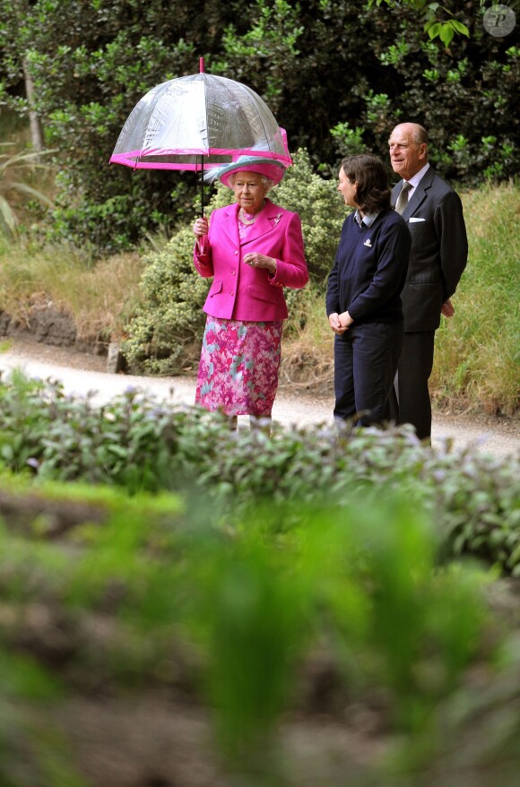 La reine Elizabeth II et le duc d'Edimbourg en juin 2009 dans le potager de Buckingham Palace
