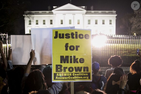 Manifestation à Washington après le verdict de la justice et sa décision de ne pas poursuivre Darren Wilson, le policier qui a tiré sur le jeune noir Michael Brown le 24 novembre 2014