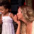 Beyoncé avec sa fille Blue Ivy dans le clip de "Blue", feat. Blue Ivy dévolé le 24 novembre 2014.
