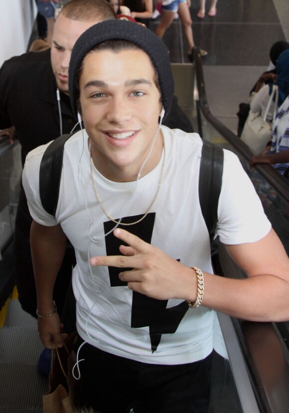 Austin Mahone arrive à l'aéroport de DCA à Washington D.C, le 19 juillet 2014