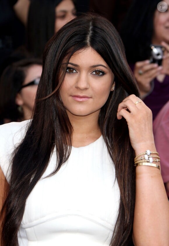 En mars 2012, Kylie Jenner avait encore son visage enfantin. Aujourd'hui, la dernière des Kardashian a adopté un style et une attitude plus provocants