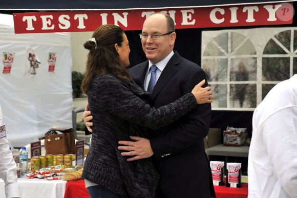 La princesse Stéphanie de Monaco, présidente de l'association Fight Aids Monaco et ambassadrice à l'ONU Sida, accopmagnée par son frère, le Prince Albert II de Monaco, a participé pour la 3eme année au lancement de l'opération "Test in the City" sur la promenade Honoré II à Monaco, le 24 Novembre 2014. Durant toute la journée, de façon anonyme, on peut faire une test VIH et se faire dépister gratuitement. Une simple goutte de sang prélévée comme un test pour diabétique, un mélange chimique de deux réactifs et en moins de 10 minutes, le bénévole qualifié remet le résultat du test. En cas de test positif une équipe (médecin, psycholgue) est là pour prendre en charge la personne qui découvrirait sa séropositivité. La princesse, met l'accent, sur le fait qu'il n'y a toujours pas de vaccin qui guérit du VIH et tente de sensibiliser autant les jeunes que les adultes aux risques de la contamination. Cette semaine Monaco sera l'un des pays où la lutte contre le SIDA sera mis en avant. Jeudi la princesse animera sur Radio Monaco, Jungle Fight, la seule émission mensuelle sur les ondes à ne parler que du VIH et de prévention. Vendredi, ce sera le déploiement des "Courtes Pointes", en mémoire des personnes mortes du SIDA et le 1er décembre, journée internationale du SIDA, la traditionelle ventre aux enchères au profit de son association.  President of Fight Aids Monaco and U.N. Aids Ambassador, Princess Stephanie and her brother Prince Albert II of Monaco attend to launch for the third time, 'Test In The City', at Promenade Honoré II area in Monaco, on November 24, 2014. During all the day, people will can do a new Aids free test. In 10 minutes the result will be knew in the same spirit of a test for diabetes.24/11/2014 - Monaco