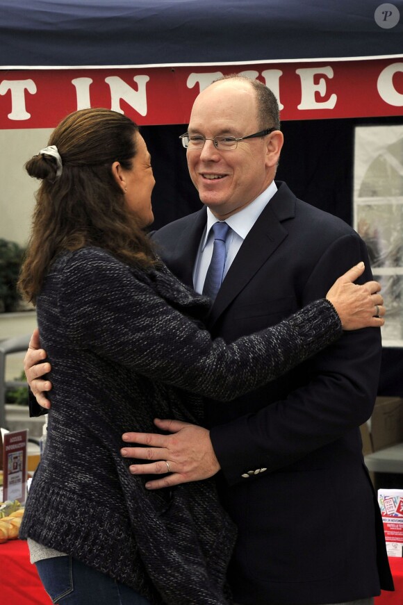 La princesse Stéphanie de Monaco, présidente de l'association Fight Aids Monaco et ambassadrice à l'ONU Sida, accopmagnée par son frère, le Prince Albert II de Monaco, a participé pour la 3eme année au lancement de l'opération "Test in the City" sur la promenade Honoré II à Monaco, le 24 Novembre 2014. Durant toute la journée, de façon anonyme, on peut faire une test VIH et se faire dépister gratuitement. Une simple goutte de sang prélévée comme un test pour diabétique, un mélange chimique de deux réactifs et en moins de 10 minutes, le bénévole qualifié remet le résultat du test. En cas de test positif une équipe (médecin, psycholgue) est là pour prendre en charge la personne qui découvrirait sa séropositivité. La princesse, met l'accent, sur le fait qu'il n'y a toujours pas de vaccin qui guérit du VIH et tente de sensibiliser autant les jeunes que les adultes aux risques de la contamination. Cette semaine Monaco sera l'un des pays où la lutte contre le SIDA sera mis en avant. Jeudi la princesse animera sur Radio Monaco, Jungle Fight, la seule émission mensuelle sur les ondes à ne parler que du VIH et de prévention. Vendredi, ce sera le déploiement des "Courtes Pointes", en mémoire des personnes mortes du SIDA et le 1er décembre, journée internationale du SIDA, la traditionelle ventre aux enchères au profit de son association.  President of Fight Aids Monaco and U.N. Aids Ambassador, Princess Stephanie and her brother Prince Albert II of Monaco attend to launch for the third time, 'Test In The City', at Promenade Honoré II area in Monaco, on November 24, 2014. During all the day, people will can do a new Aids free test. In 10 minutes the result will be knew in the same spirit of a test for diabetes.24/11/2014 - Monaco