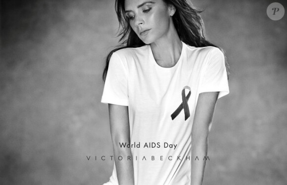 En ce 1er décembre, date de la Journée mondiale de lutte contre le sida, Victoria Beckham a crée un t-shirt dont les bénéfices seront reversés à l'UNAIDS.