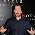 Christian Bale barbu et chevelu lors du photocall du film "Exodus : Gods and Kings" à Paris, le 2 décembre 2014.