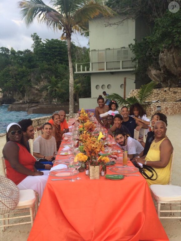 Jada Pinkett Smith en famille pour Thanksgiving passé en Jamaïque. (Photo postée le 28 novembre 2014)