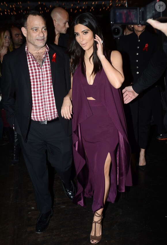 Kim Kardashian quitte l'Abbey à West Hollywood, Los Angeles, le 1er décembre 2014.