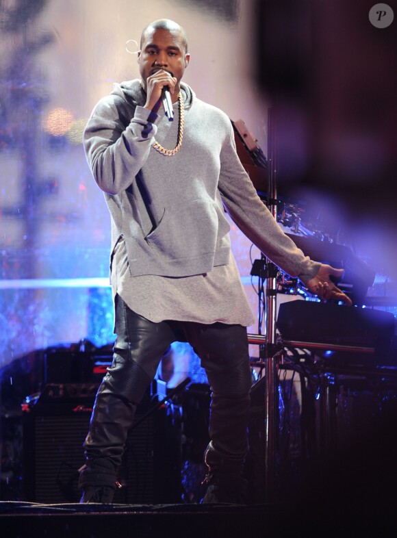 Kanye West lors du concert du World AIDS Day à Times Square, New York, le 1er novembre 2014.